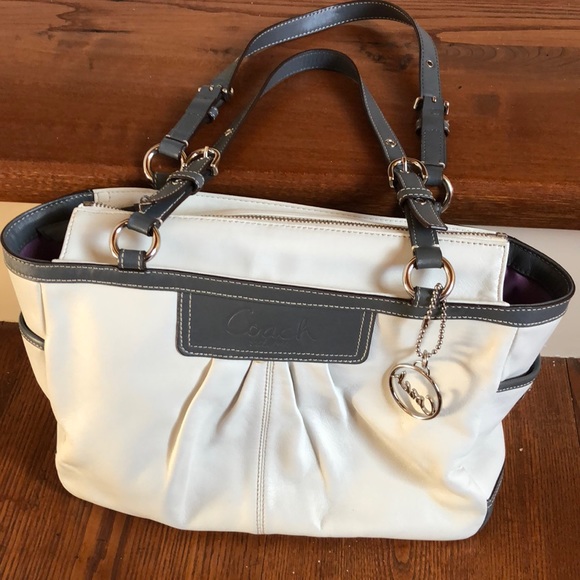 Coach Handbags - REDUCED! Gorgeous Coach Leather Bag